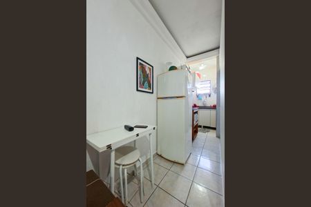 Cozinha  de kitnet/studio para alugar com 1 quarto, 25m² em Vila Caiçara, Praia Grande