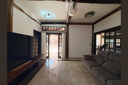 Casa de condomínio para alugar com 717m², 5 quartos e 6 vagas