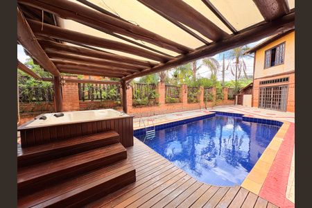 Casa de condomínio para alugar com 717m², 5 quartos e 6 vagas