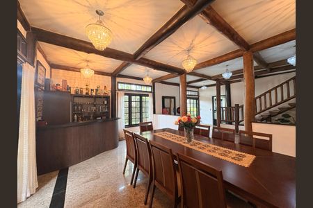 Casa de condomínio para alugar com 717m², 5 quartos e 6 vagas