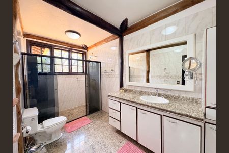 Casa de condomínio para alugar com 717m², 5 quartos e 6 vagas