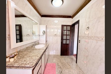 Casa de condomínio para alugar com 717m², 5 quartos e 6 vagas