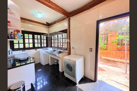 Casa de condomínio para alugar com 717m², 5 quartos e 6 vagas