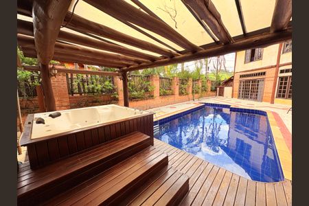 Casa de condomínio para alugar com 717m², 5 quartos e 6 vagas