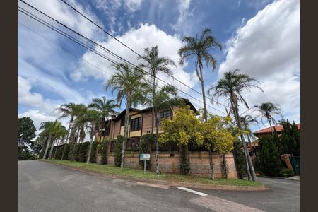 Casa de condomínio para alugar com 717m², 5 quartos e 6 vagas