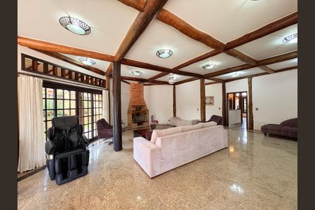 Casa de condomínio para alugar com 717m², 5 quartos e 6 vagas