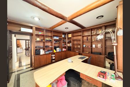 Casa de condomínio para alugar com 717m², 5 quartos e 6 vagas