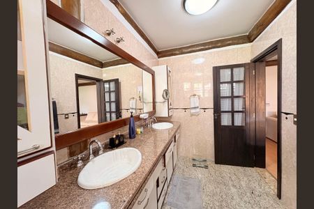 Casa de condomínio para alugar com 717m², 5 quartos e 6 vagas