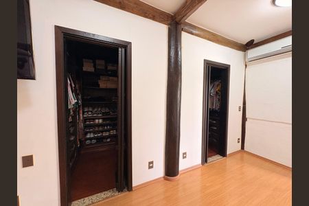 Casa de condomínio para alugar com 717m², 5 quartos e 6 vagas