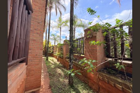 Casa de condomínio para alugar com 717m², 5 quartos e 6 vagas