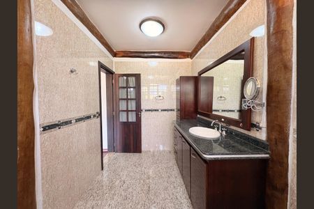 Casa de condomínio para alugar com 717m², 5 quartos e 6 vagas