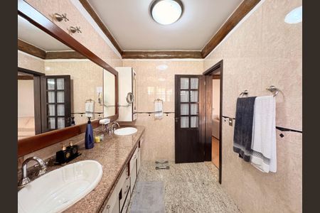 Casa de condomínio para alugar com 717m², 5 quartos e 6 vagas