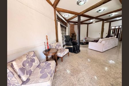 Casa de condomínio para alugar com 717m², 5 quartos e 6 vagas