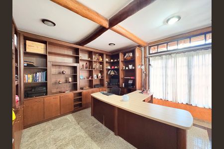 Casa de condomínio para alugar com 717m², 5 quartos e 6 vagas