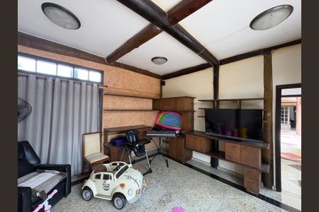 Casa de condomínio para alugar com 717m², 5 quartos e 6 vagas