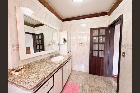 Casa de condomínio para alugar com 717m², 5 quartos e 6 vagas