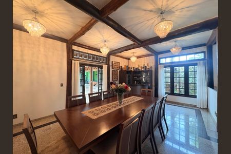 Casa de condomínio para alugar com 717m², 5 quartos e 6 vagas