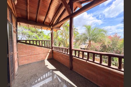 Casa de condomínio para alugar com 717m², 5 quartos e 6 vagas