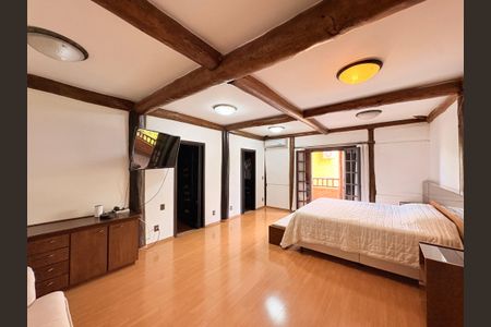 Casa de condomínio para alugar com 717m², 5 quartos e 6 vagas