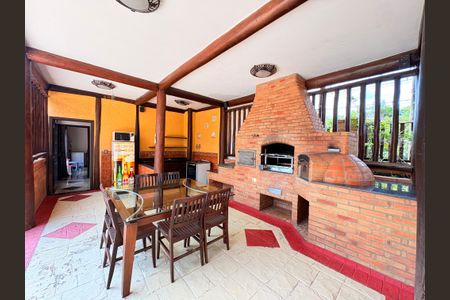 Casa de condomínio para alugar com 717m², 5 quartos e 6 vagas