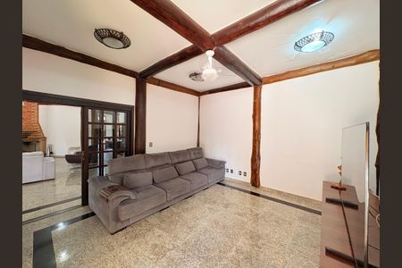 Casa de condomínio para alugar com 717m², 5 quartos e 6 vagas