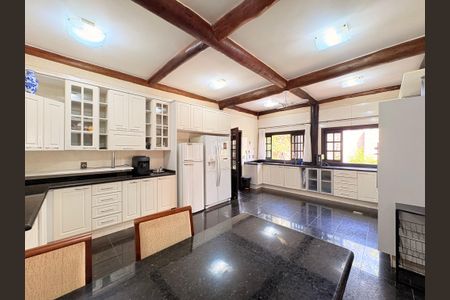 Casa de condomínio para alugar com 717m², 5 quartos e 6 vagas