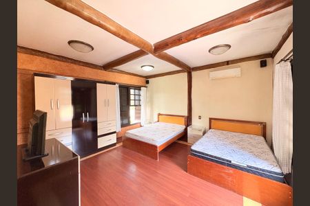 Casa de condomínio para alugar com 717m², 5 quartos e 6 vagas