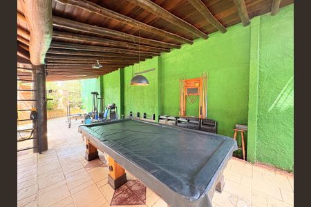 Casa de condomínio para alugar com 717m², 5 quartos e 6 vagas