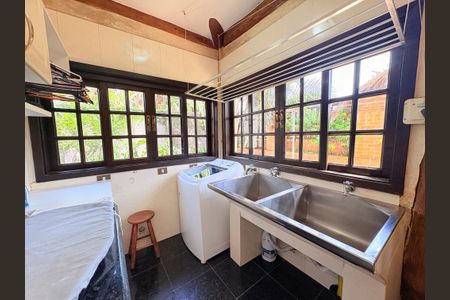 Casa de condomínio para alugar com 717m², 5 quartos e 6 vagas