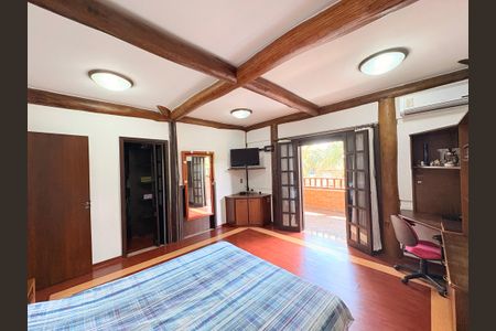 Casa de condomínio para alugar com 717m², 5 quartos e 6 vagas