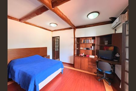 Casa de condomínio para alugar com 717m², 5 quartos e 6 vagas