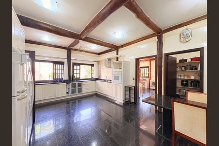 Casa de condomínio para alugar com 717m², 5 quartos e 6 vagas