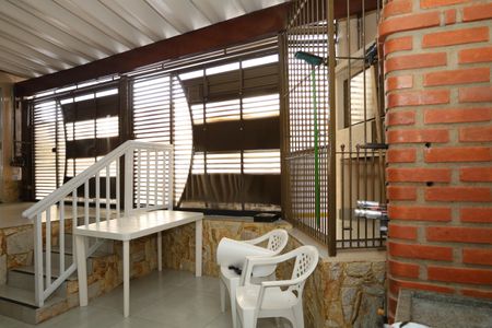 Casa à venda com 350m², 2 quartos e 5 vagasQuintal e garagem