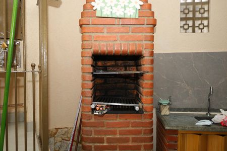 Casa à venda com 350m², 2 quartos e 5 vagasQuintal e garagem - Churrasqueira