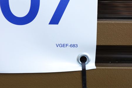 Casa à venda com 350m², 2 quartos e 5 vagasPlaca instalada no portão do imóvel - Código da placa: VGEF-683