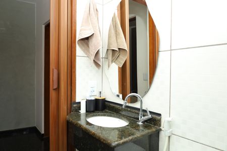 Casa à venda com 350m², 2 quartos e 5 vagasBanheiro 1