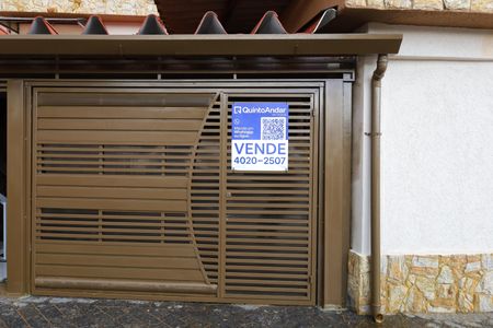 Casa à venda com 350m², 2 quartos e 5 vagasPlaca instalada no portão do imóvel - Código da placa: VGEF-683