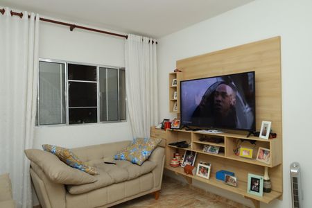 Casa à venda com 350m², 2 quartos e 5 vagasSala