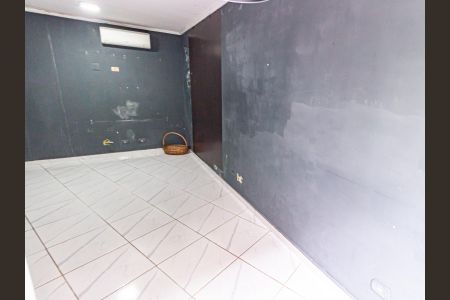 Casa à venda com 180m², 4 quartos e 1 vagaSala de TV