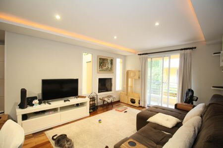 Casa de condomínio à venda com 200m², 3 quartos e 2 vagasSala