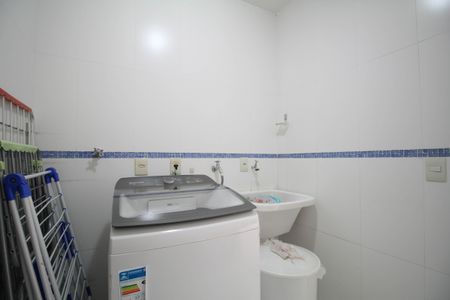 Casa de condomínio à venda com 200m², 3 quartos e 2 vagasÁrea de Serviço