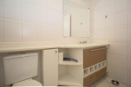 Casa de condomínio à venda com 200m², 3 quartos e 2 vagasBanheiro Social