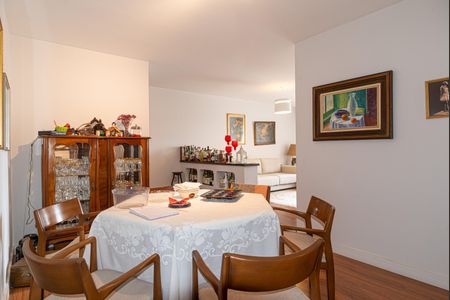 Apartamento à venda com 130m², 3 quartos e 1 vagaSala de Jantar