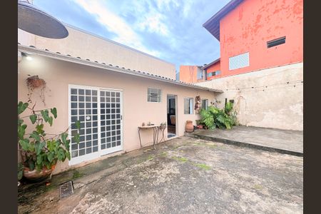 Casa à venda com 250m², 4 quartos e 4 vagasQuintal - Edícula