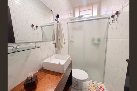 Casa à venda com 250m², 4 quartos e 4 vagasBanheiro Social