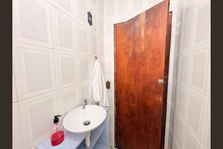 Casa à venda com 250m², 4 quartos e 4 vagasBanheiro Social - Edícula