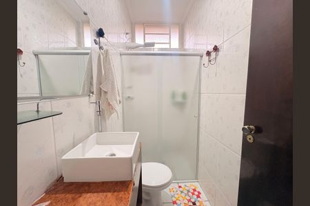 Casa à venda com 250m², 4 quartos e 4 vagasBanheiro Social