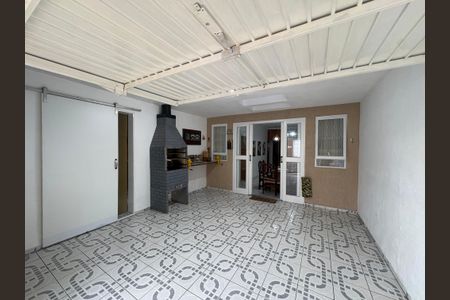 Casa à venda com 250m², 4 quartos e 4 vagasGaragem com churrasqueira