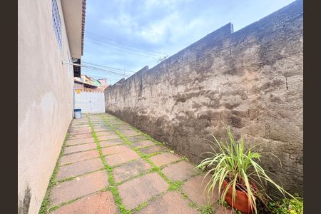 Casa à venda com 250m², 4 quartos e 4 vagasGaragem lateral/Quintal