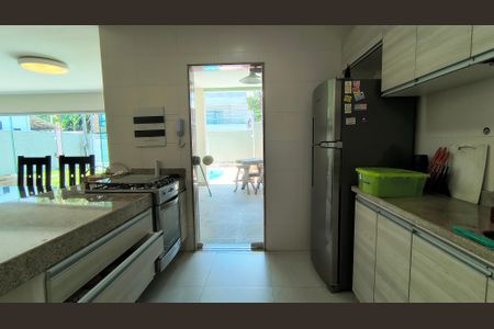 Casa de condomínio para alugar com 288m², 3 quartos e 4 vagas Casa de condomínio para alugar com 288m², 3 quartos e 4 vagasCozinha